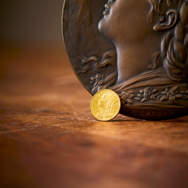 Nel 2025 celebriamo i 100 anni del Vreneli  d’oro da 100 franchi